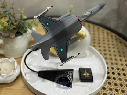 F-17 Grey Set – 9-Inch Jet Model & Collar Pin