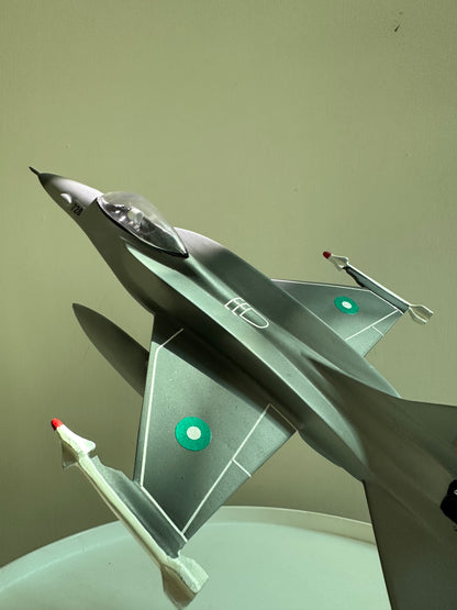 General Dynamics F-16 Fighting Falcon Model with Display Stand/ CD Model - My Pride