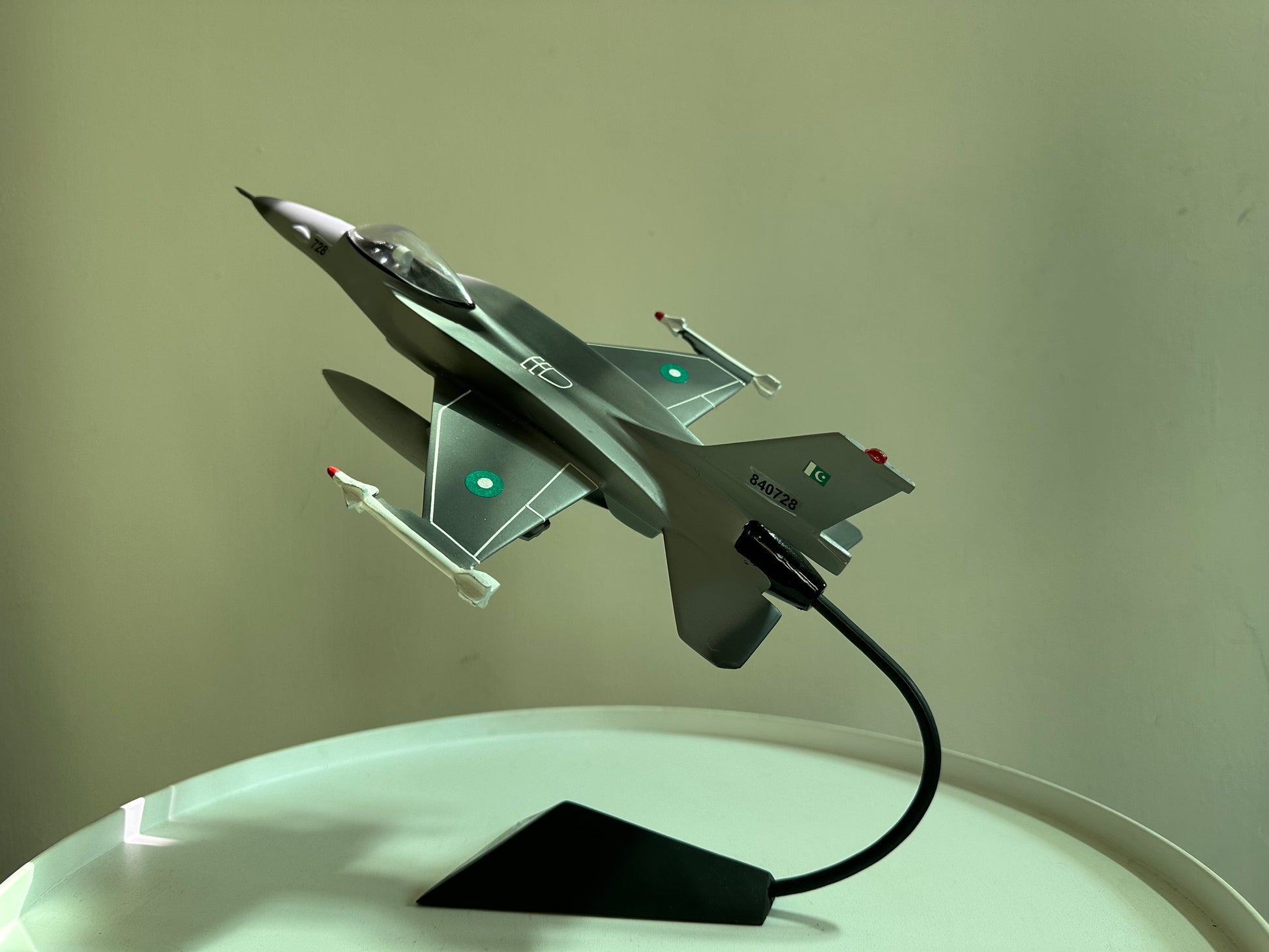 General Dynamics F-16 Fighting Falcon Model with Display Stand/ CD Model - My Pride